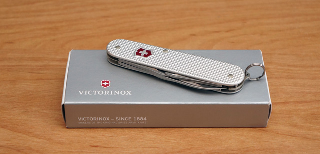 Doručení nože Victorinox